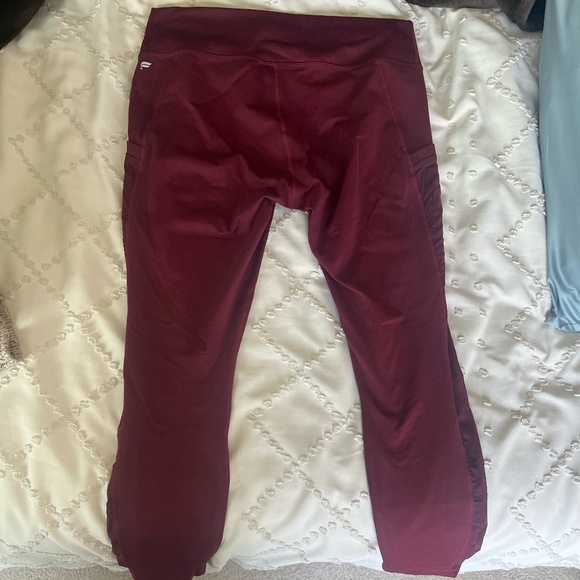 Lightly Worn Fabletics powerhold mesh hip pocket leggings XL - Picture 2 of 3